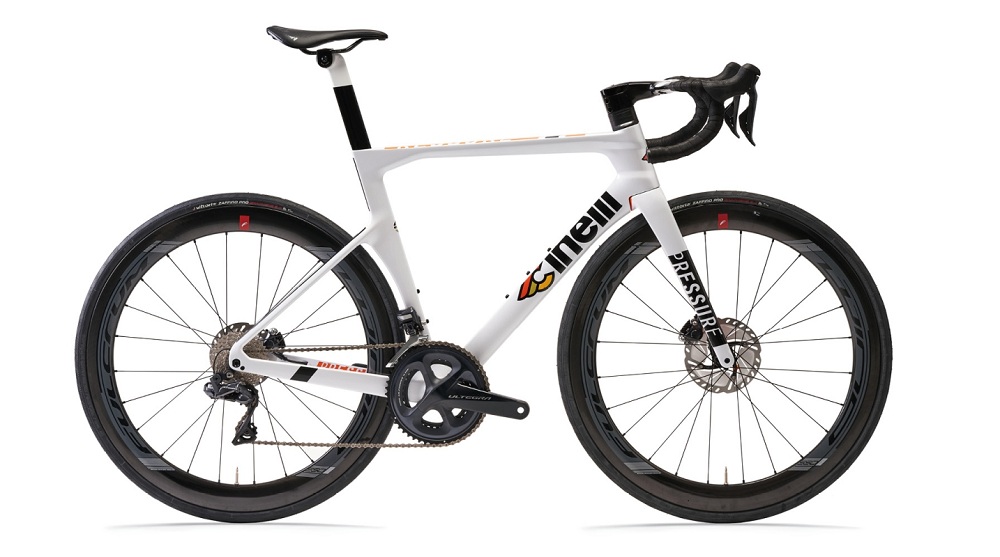 cinelli（チネリ）PRESSURE　105 DISC Di2完成車[2023]